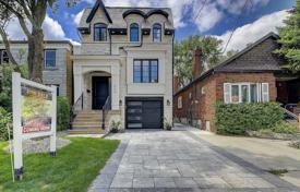 Дом в городе в Восточном Йорке, Торонто, Онтарио,  Канада за C$2 127 000