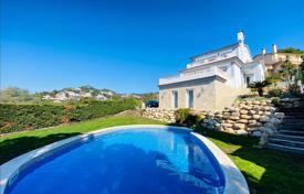 Трехэтажная вилла с бассейном, садом и живописным видом, Ллорет‑де-Мар, Испания за $807 000