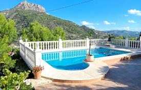Вилла с просторной террасой, бассейном, зоной барбекю, Кальп, Испания за 375 000 €
