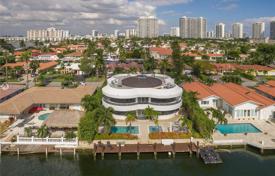 Просторная вилла с задним двором, бассейном, террасой и видом на залив, Майами-Бич, США за $2 980 000