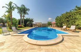 Красивая вилла с бассейном, садом и парковкой, Марсала, Италия за 1 900 € в неделю