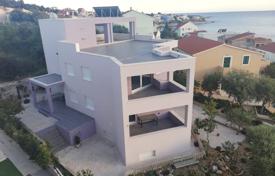 Четырехэтажная вилла с видом на море в 50 метрах от пляжа, Рогозница, Хорватия за 890 000 €