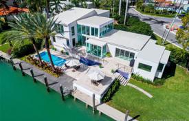 Комфортабельная вилла с бассейном, террасой и видом на залив, Майами-Бич, США за $10 500 000
