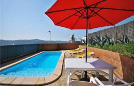 Новая вилла с бассейном, садом и гаражом в спокойном жилом районе, рядом с побережьем, Льорет‑де-Мар, Испания за 259 000 €