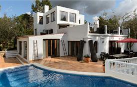 Уютная вилла с бассейном, садом и гостевыми апартаментами, Ибица, Испания за 12 600 € в неделю