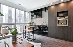 5-комнатная квартира на Темперанc-стрит за C$997 000