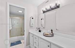 2-комнатная квартира в кондо 98 м² в Халландейл Бич за $515 000