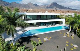 Солнечная двухэтажная вилла с бассейном, садом и паркингом в Адехе, Тенерифе, Испания за 5 400 000 €