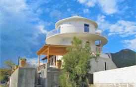 Дом с балконом и беседкой, в тихом и спокойном районе с прямым доступом к пляжу, Лаккос, Леонидио, Греция за 600 000 €