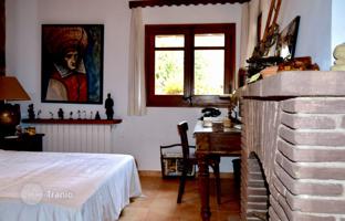 4-комнатный коттедж в Castellví de Rosanes за 650 000 €
