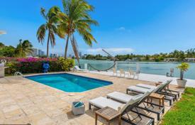 Комфортабельная вилла с задним двором, бассейном, джакузи и зоной отдыха, Майами-Бич, США за 2 898 000 €