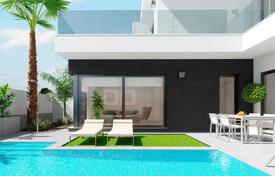 Двухэтажная вилла с бассейном в резиденции с полем для гольфа, Сан-Хавьер, Испания за $426 000