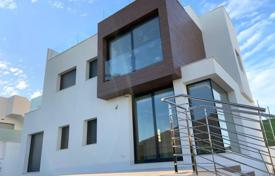 Двухэтажная современная вилла с бассейном в Лос Балконес, Торревьеха, Испания за 435 000 €