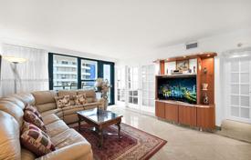 2-комнатные апартаменты в кондо 89 м² в Коллинз-авеню, США за $600 000