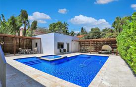 Полностью реконструированная вилла с бассейном, джакузи и террасой, Майами-Бич, США за 1 959 000 €