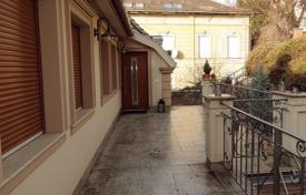 Двухуровневые апартаменты с террасой в отреставрированном историческом здании, район I, Будапешт, Венгрия за 266 000 €