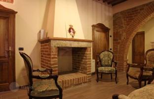 10-комнатная вилла 650 м² в Кортоне за 1 800 000 €