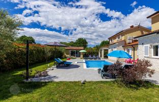 8-комнатный дом 240 м² в Лабине за 665 000 €