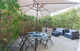 Меблированная трёхкомнатная квартира с частным садом в Кальпе, Аликанте, Испания за 197 000 €