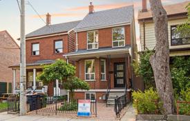 Дом в городе на Евклид-авеню, Торонто, Онтарио,  Канада за C$2 318 000
