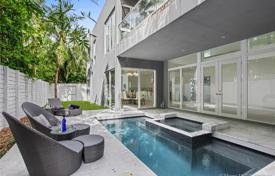 Современная вилла с участком, бассейном и террасой, Майами, США за $1 699 000