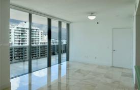 Угловая трехкомнатная квартира на первой линии от океана в Майами-Бич, США за 1 045 000 €