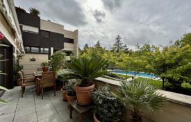 Квартира с бассейнами и террасой, в тихой урбанизации, Мадрид за 750 000 €