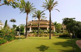 Элегантные апартаменты с террасой в жилом комплексе с садом, бассейном и прямым доступом к пляжу, Марбелья, Испания за 1 900 000 €