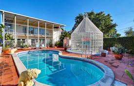 Просторная вилла с садом, задним двором, бассейном, зоной барбекю, патио и террасой, Майами-Бич, США за $2 500 000