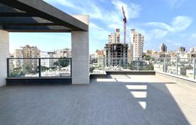 Стильный пентхаус с просторной террасой в светлой резиденции, недалеко от городского центра, Нетания, Израиль. Цена по запросу