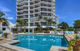 Меблированные апартаменты с террасой и видом на океан в современной резиденции, на первой линии от пляжа, Авентура, Флорида, США за $859 000