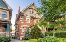 Дом в городе в Олд Торонто, Торонто, Онтарио,  Канада за C$1 903 000