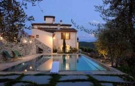 Элитная историческая вилла с бассейном, тренажерным залом и гостевым домом недалеко от центра Флоренции, Сан-Донато-ин-Коллина, Италия за 7 500 € в неделю