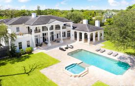 Просторная вилла с садом, задним двором, бассейном, летней кухней, зоной отдыха, террасами и двумя гаражами, Майами, США за 4 046 000 €