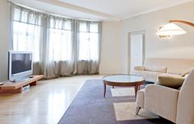 Предлагаем на продажу
4-х комнатную квартиру в тихом центре Риги за 305 000 €