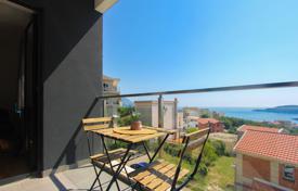 Меблированная трёхкомнатная квартира с видом на море в Бечичи, Будва, Черногория за 155 000 €