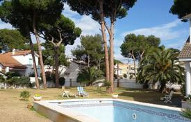 Вилла с бассейном и большим садом, Кастельдефельс, Испания за 4 000 € в неделю