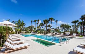 Меблированные апартаменты с террасой и видом на океан в здании с бассейном и спа-салоном, Майами-Бич, США за 5 686 000 €