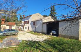 Каменный дом Продажа каменного дома с сараем и двором, недалеко от Канфанара! за 198 000 €