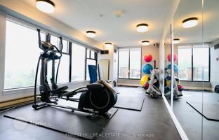 6-комнатная квартира на Колледж-стрит за C$1 297 000