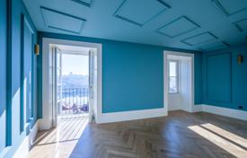 Новые апартаменты под ВНЖ в историческом здании, в центре Порту, Португалия за 360 000 €