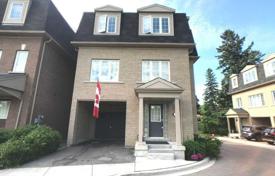 Дом в городе в Скарборо, Торонто, Онтарио,  Канада за C$1 007 000