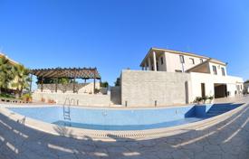 Просторная вилла с большим участком, частным садом, бассейном, парковкой и террасами, Никосия, Кипр за 1 270 000 €