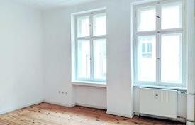 Двухкомнатная квартира с подвалом и балконом в районе Шарлоттенбург, Берлин, Германия за 319 000 €