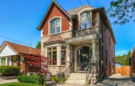 Дом в городе в Восточном Йорке, Торонто, Онтарио,  Канада за C$1 834 000