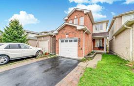 Дом в городе в Скарборо, Торонто, Онтарио,  Канада за C$968 000