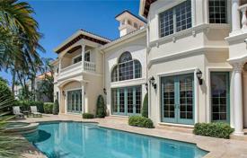 Роскошная вилла с задним двором, бассейном, террасой и тремя гаражами, Форт-Лодердейл, США за $4 950 000