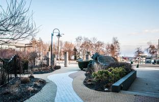 2-комнатная квартира на Квинс Квей Запад за C$1 001 000