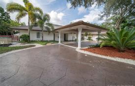 Просторный коттедж с задним двором, зоной отдыха и гаражом, Майами, США за $1 490 000