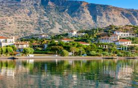 Трехэтажная вилла с доступом к частному пляжу на острове Крит, Греция за 38 000 € в неделю